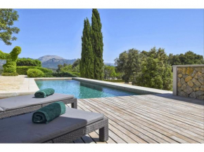 Beautiful country house with pool and views of the Tramuntana for 8 people
